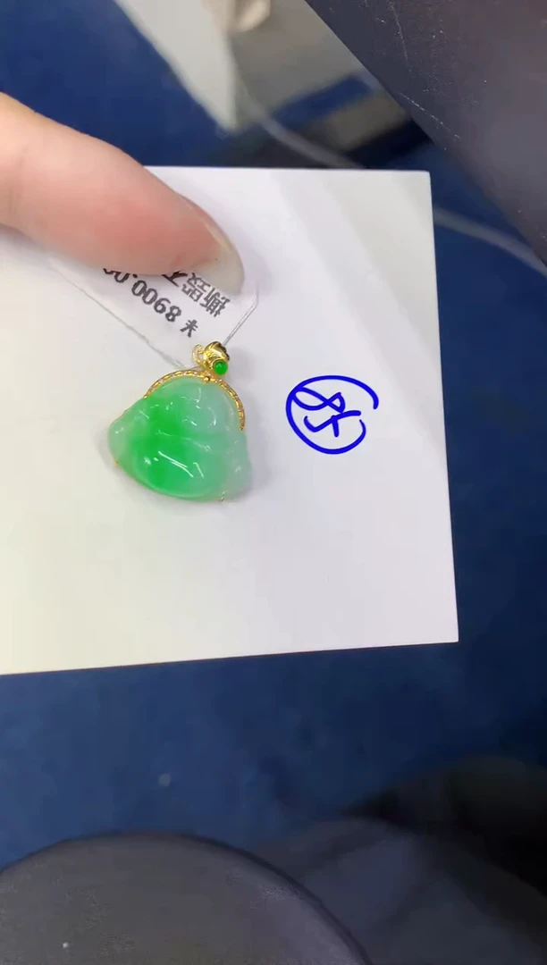 颈饰18K金镶嵌翡翠缅甸天然翡翠A货