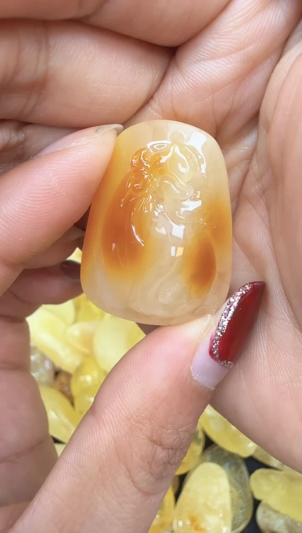 【闪购商品】琥珀裸石未镶嵌挂坠