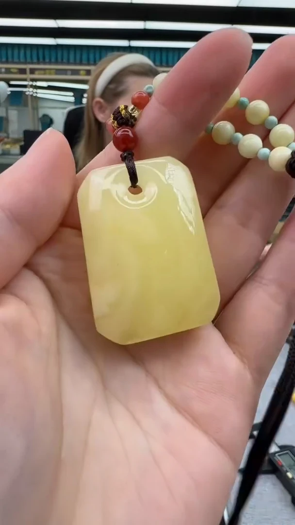 未镶嵌颈饰琥珀135秒拍号 假一罚三