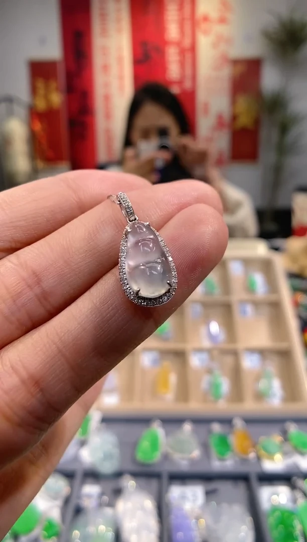 【闪购商品】翡翠吊坠(不含链)18K金镶嵌豆子