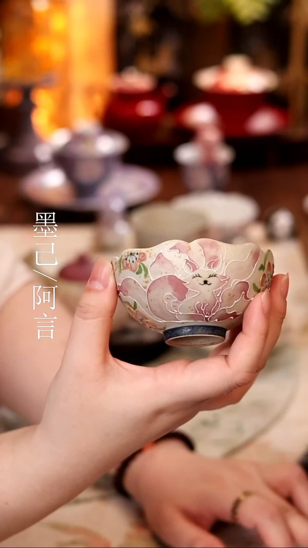 火石红-手绘九尾狐-如意花口主人杯