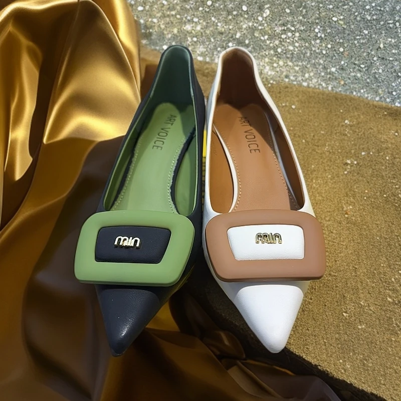 【大王鞋店】1299米白色方扣尖头细高跟鞋