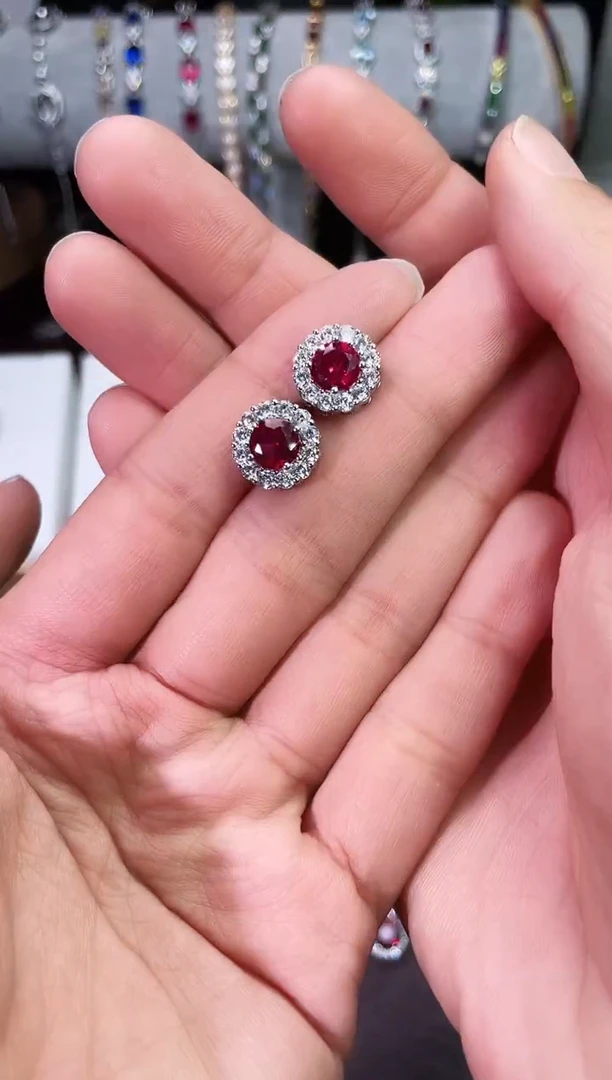 足铂镶嵌合成（培育）红宝石耳饰红宝耳钉