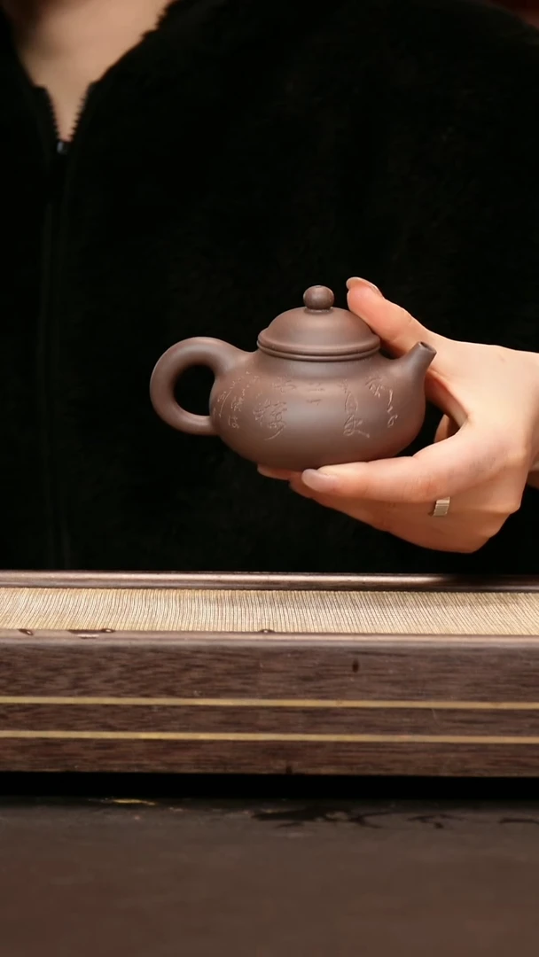 茶壶紫砂天青泥暗肝色 容天150cc 刻绘