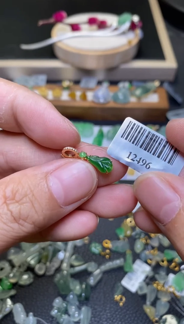 翡翠18K金镶嵌颈饰翡翠12496