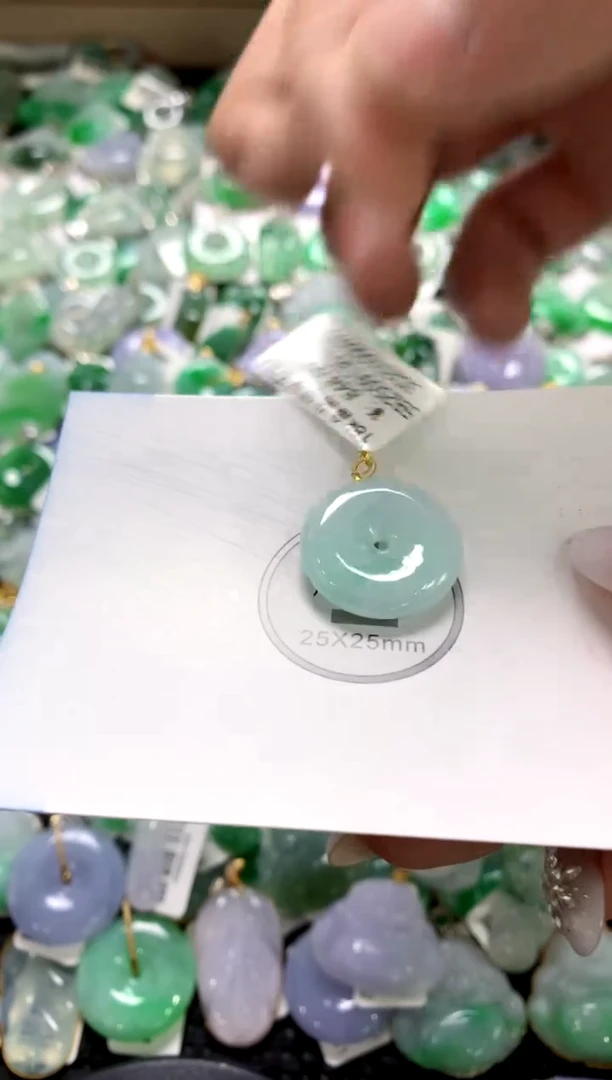 颈饰18K金镶嵌翡翠1111111111111111