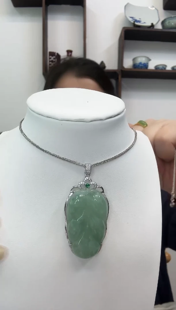 吊坠(赠链)银S925镶嵌翡翠叶子