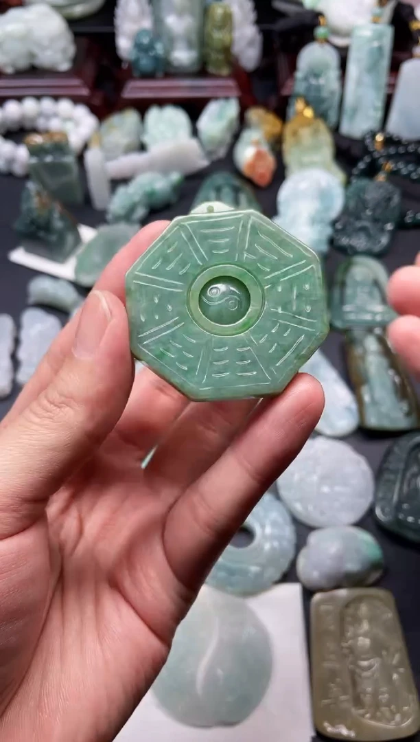 颈饰未镶嵌翡翠37  天然翡翠a货  八卦