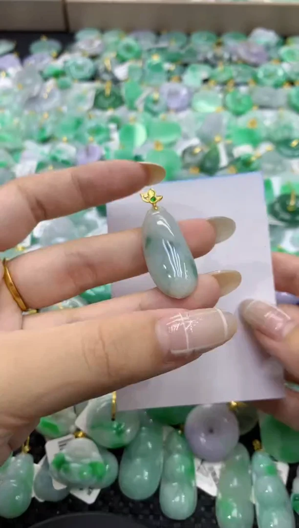 颈饰未镶嵌翡翠天然缅甸翡翠A货
