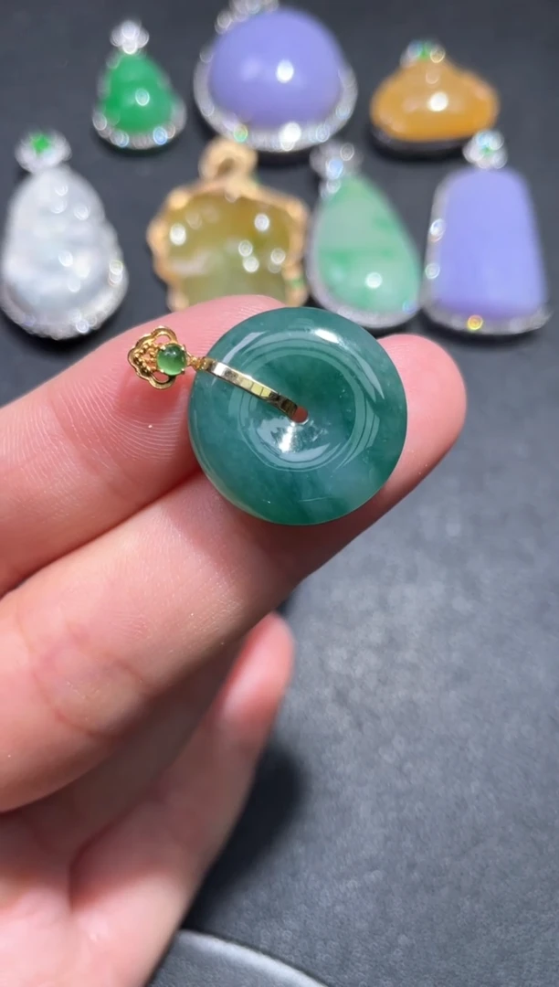 颈饰18K金镶嵌翡翠7.......