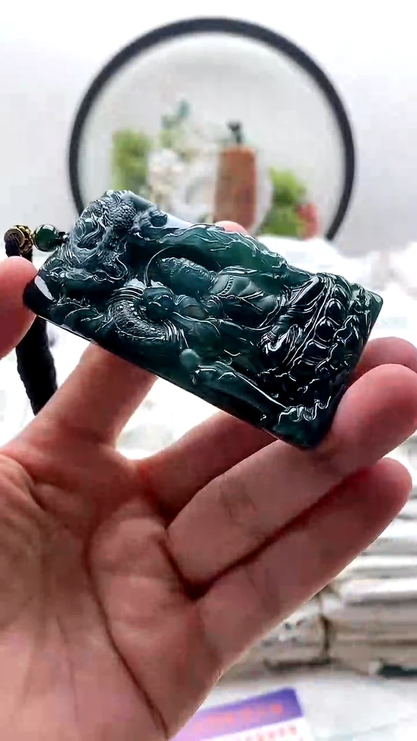 颈饰未镶嵌翡翠虚空藏