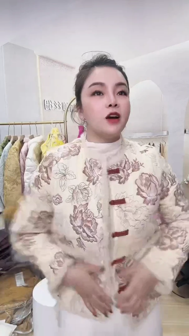 35号醋酸羽绒服1件  尺码备注
