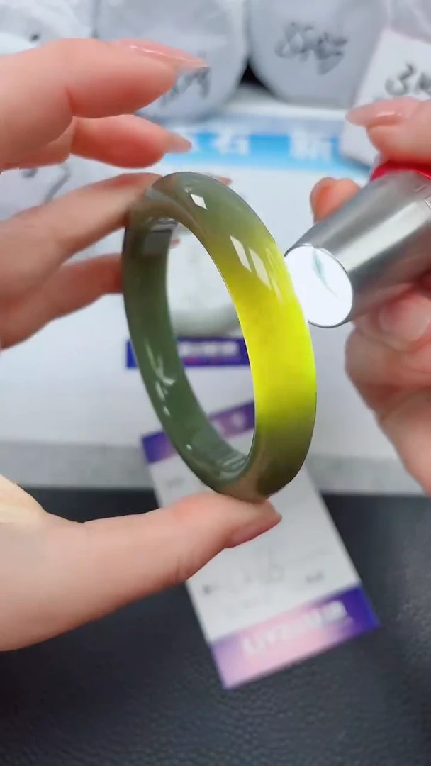 【闪购商品】和田玉手镯未镶嵌18