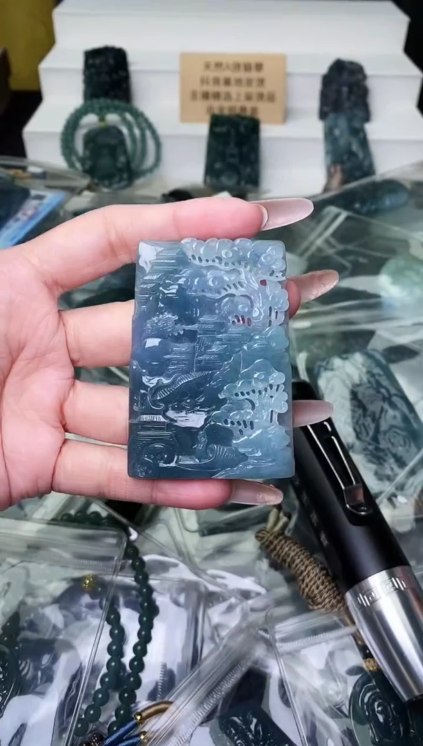 颈饰未镶嵌翡翠