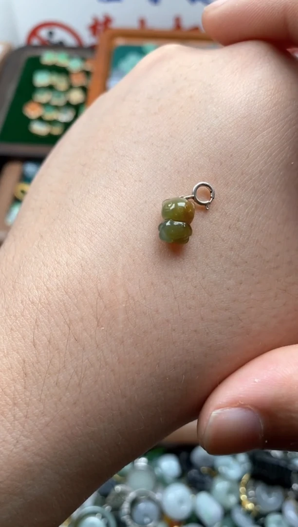 【闪购商品】翡翠颈饰未镶嵌哥哥