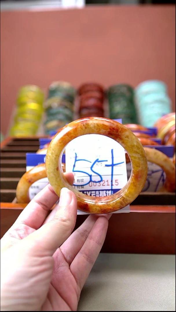 未镶嵌岫玉手镯1