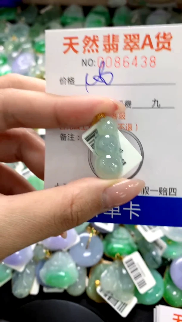 颈饰18K金镶嵌翡翠1111111111111111