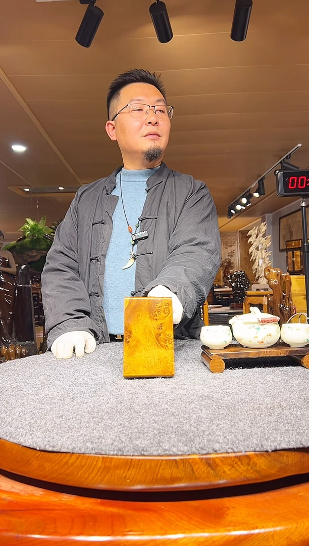 金丝楠A****g金丝楠木摆件