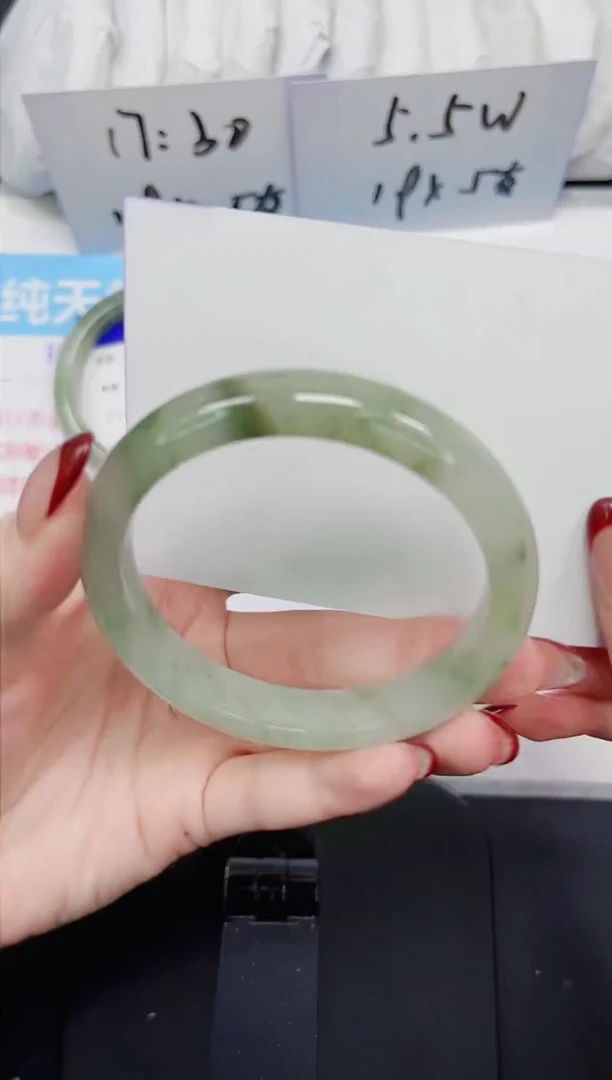 【闪购商品】石英质玉手镯未镶嵌393