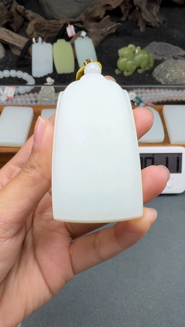 颈饰未镶嵌和田玉贪*1