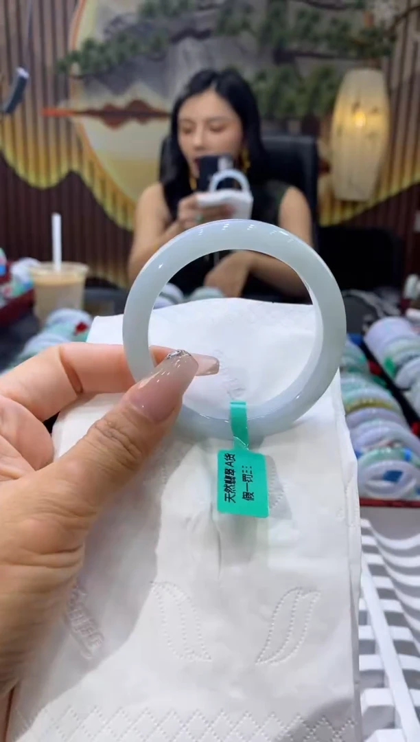 翡翠手镯未镶嵌多人00785
