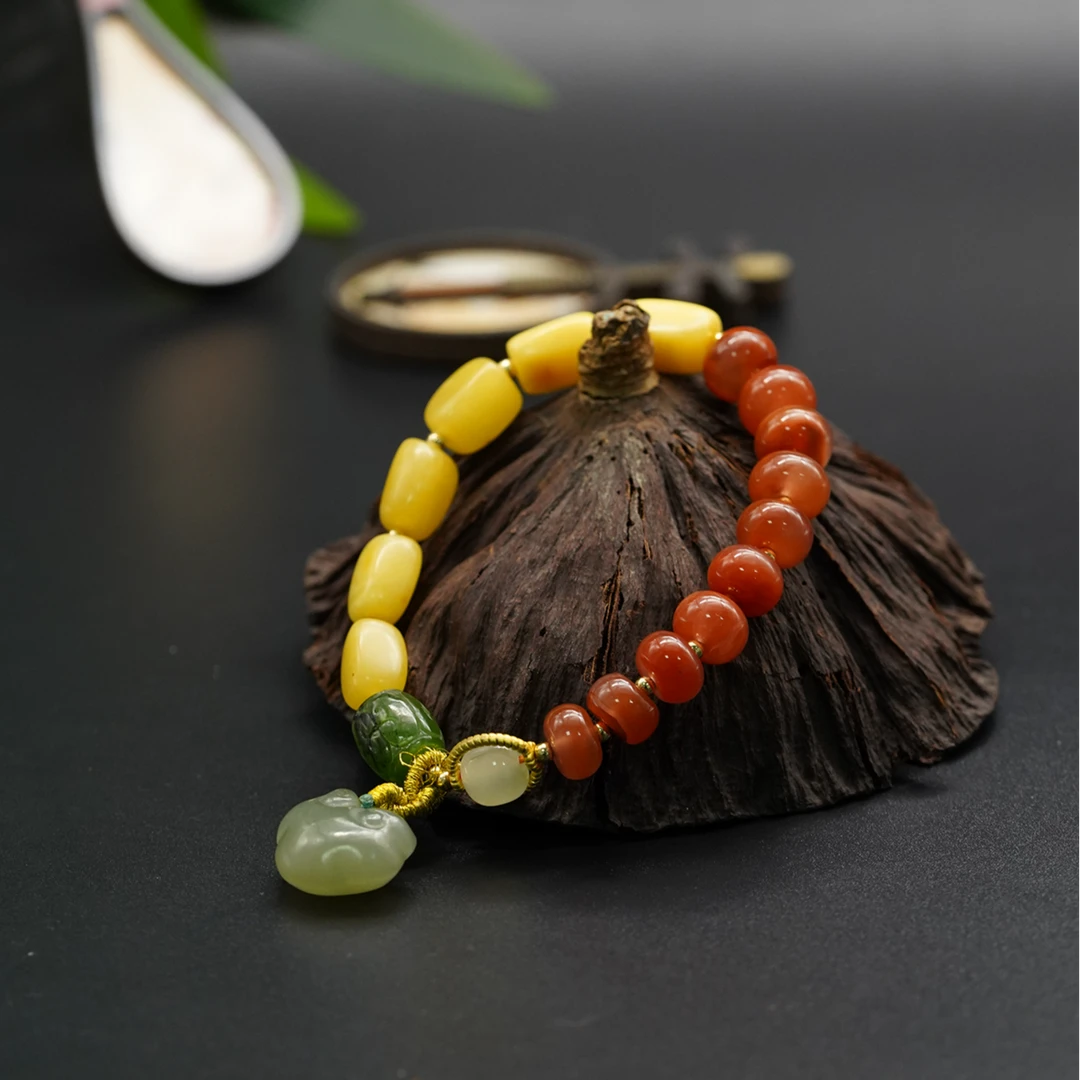 【石缘居珠宝】佩戴时尚个性百搭款天然蜜蜡设计款女士单圈手串D7-3