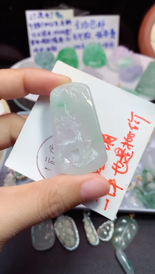 颈饰未镶嵌翡翠吊坠