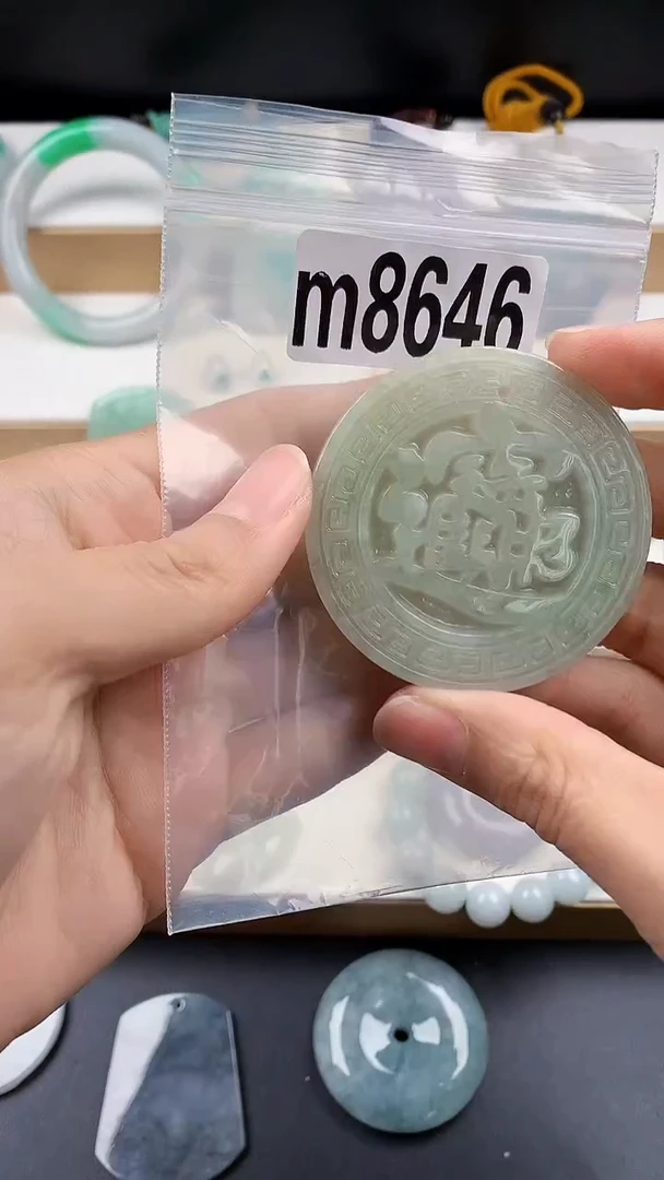 颈饰未镶嵌翡翠天然翡翠吊坠挂件