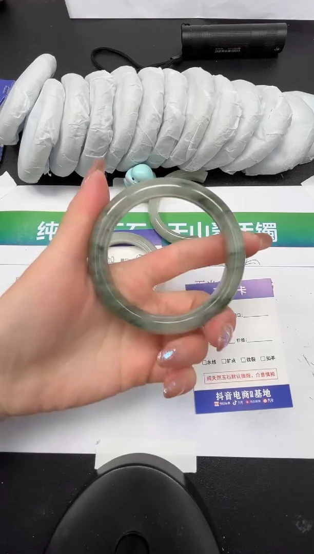 【闪购商品】石英质玉手镯未镶嵌301-60.4