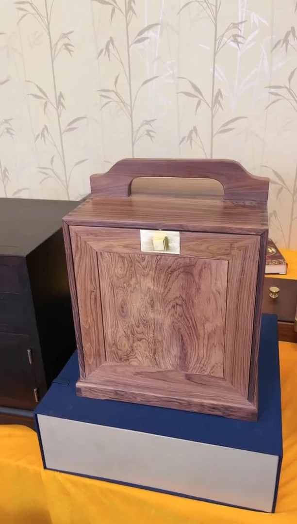 【闪购商品】木黄花梨 提箱单只 花纹不一