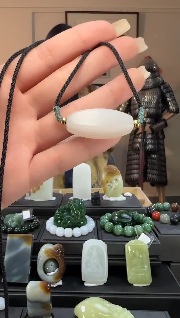 颈饰未镶嵌和田玉白玉乐子吊坠