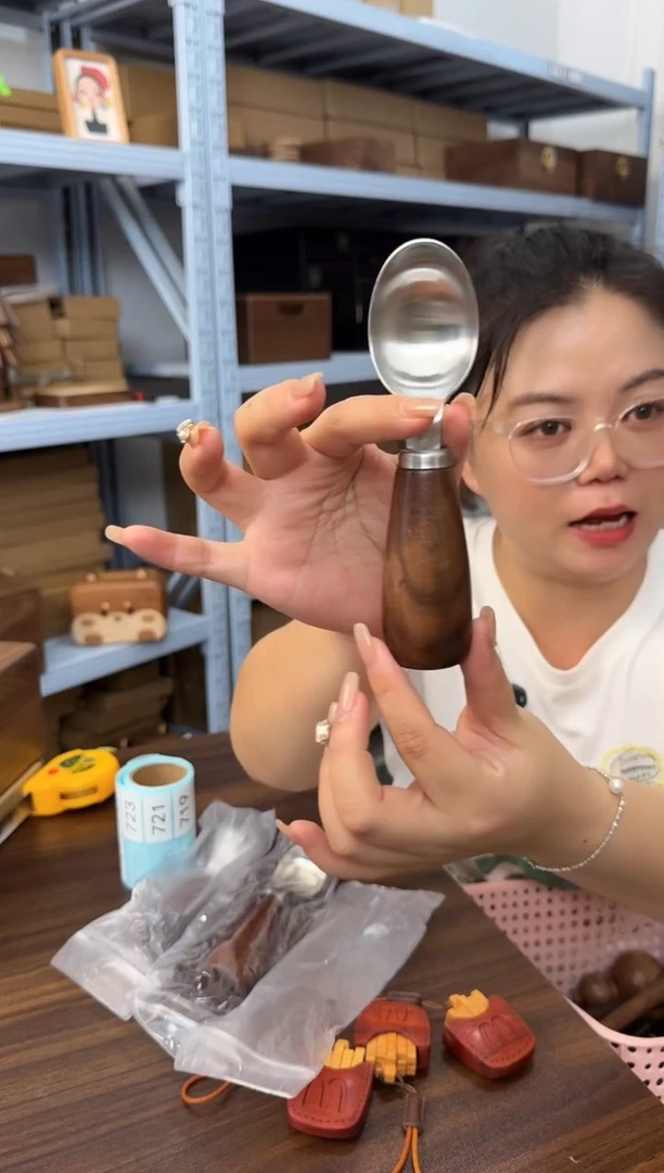 木特价微瑕黑胡桃冰淇淋勺子