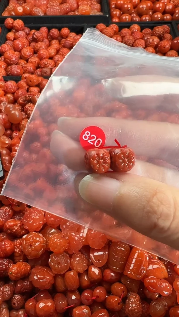 颈饰未镶嵌南红玛瑙1