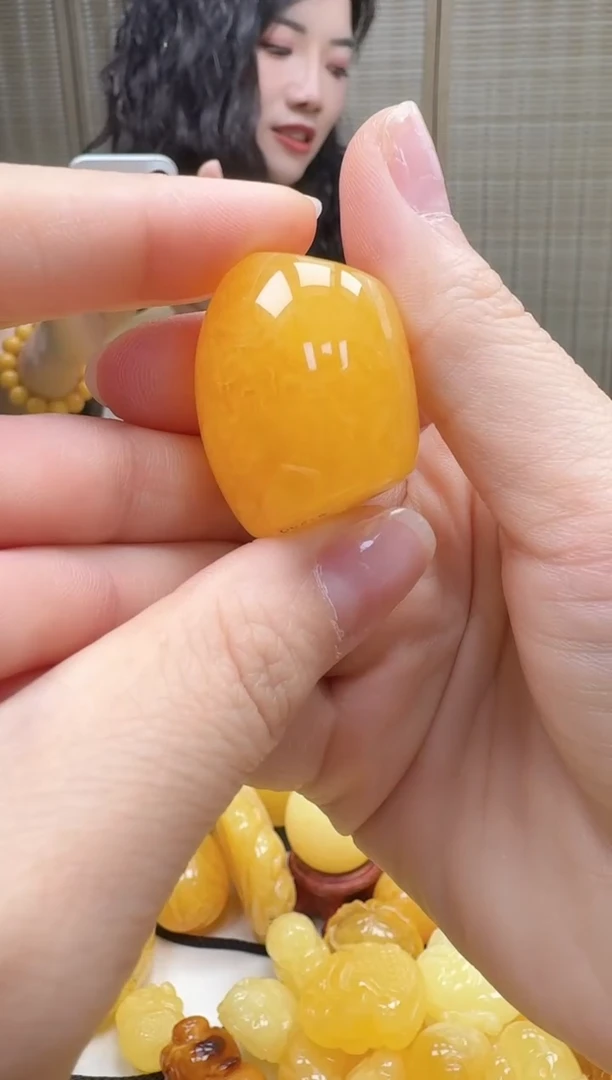 裸石琥珀未镶嵌如图