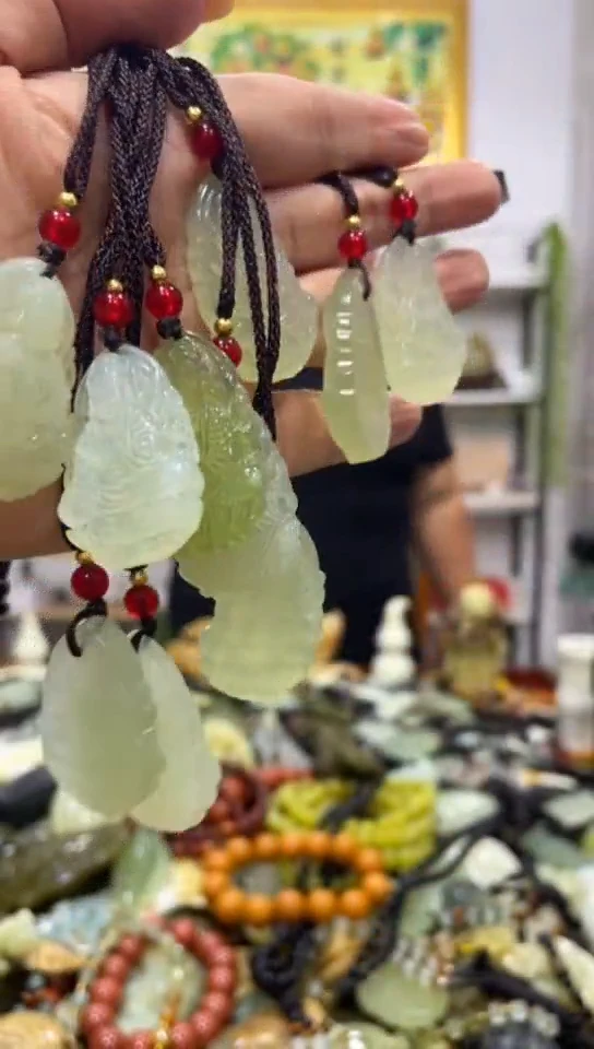 未镶嵌岫玉吊坠多样性发货发其中一件