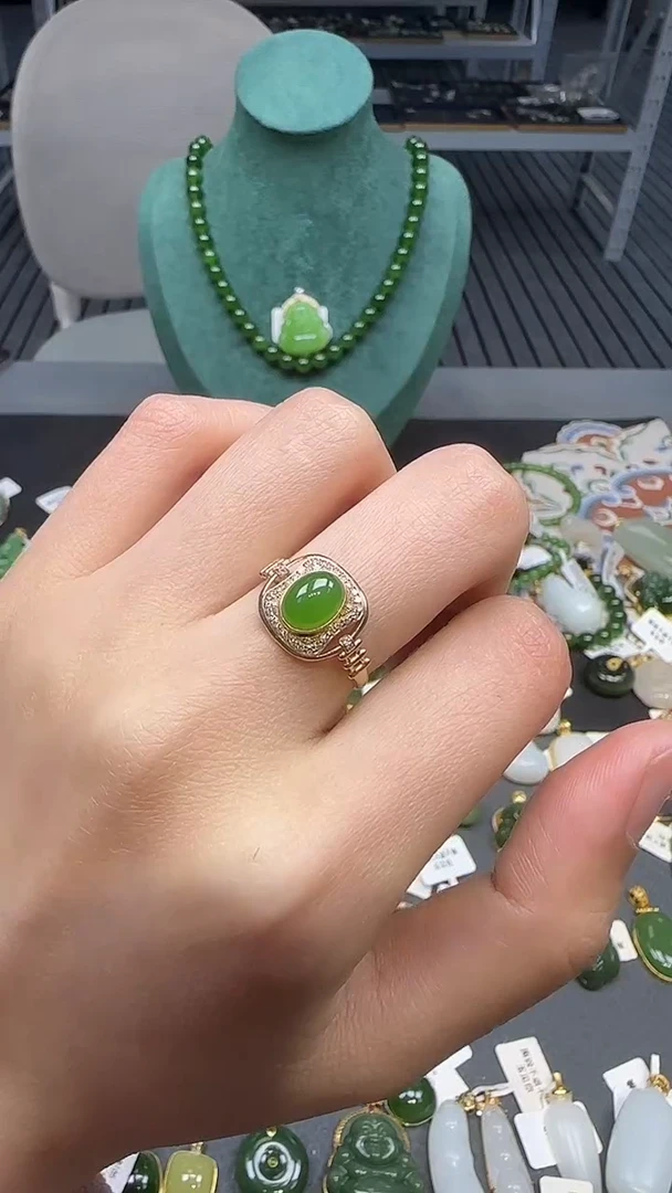 18K金镶嵌戒指和田玉1