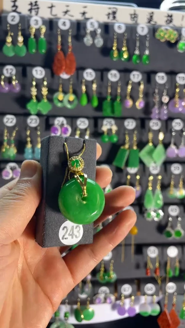 【闪购商品】翡翠颈饰银S925镶嵌243...