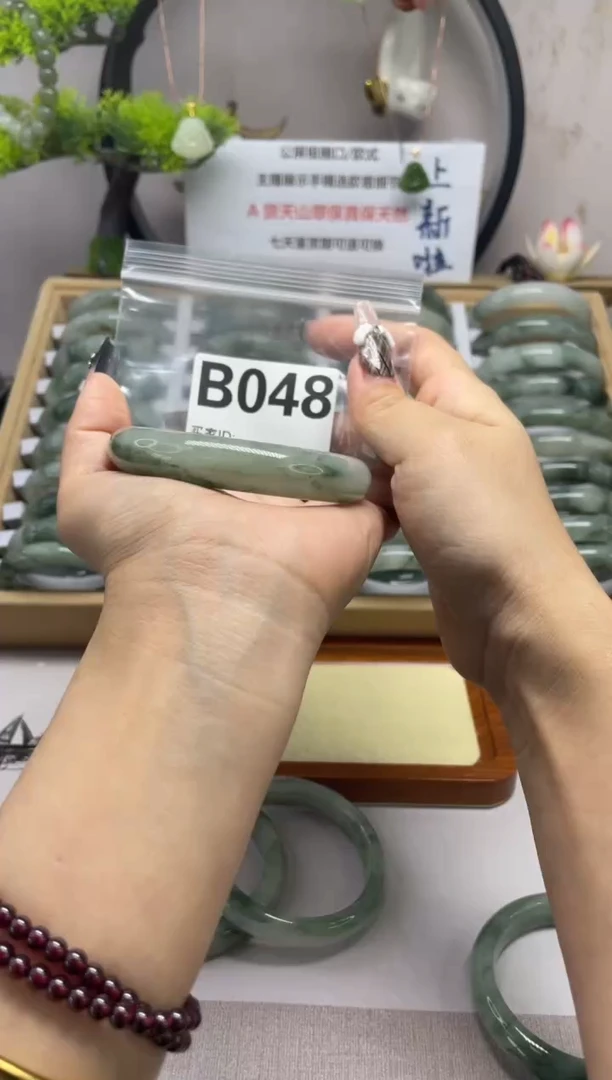 【闪购商品】石英质玉（天山翠）手镯未镶嵌b048