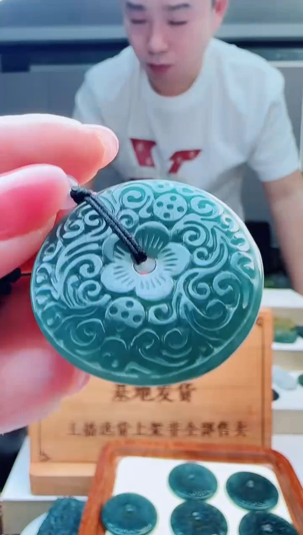 翡翠未镶嵌颈饰多样性发其中一