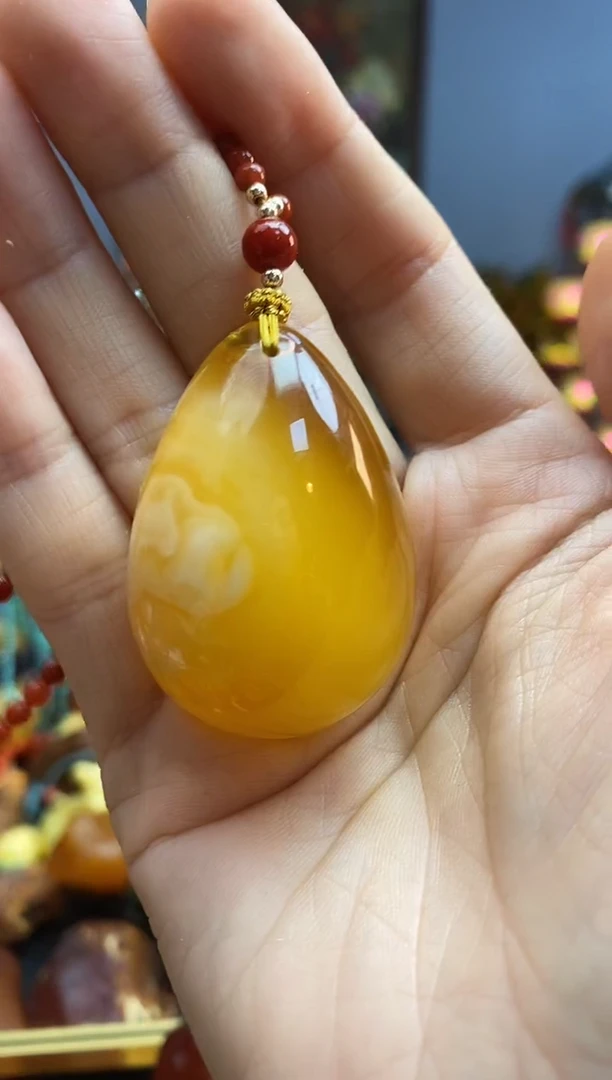 未镶嵌颈饰琥珀吊坠