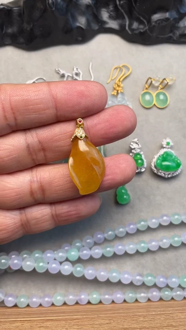 【闪购商品】翡翠吊坠(不含链)18K金镶嵌天然缅甸翡翠A货