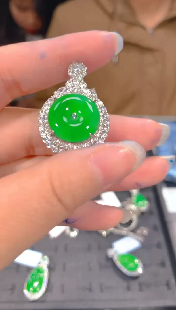 【闪购商品】定制翡翠未镶嵌83定制翡翠，多样性发货（发其一）