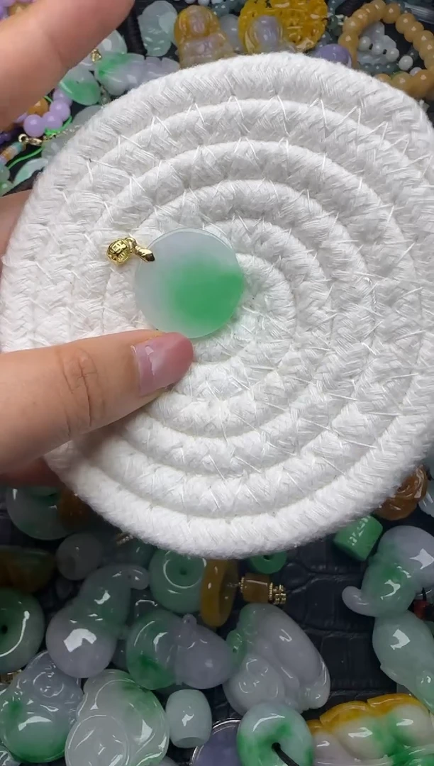 颈饰未镶嵌翡翠缅甸翡翠吊坠