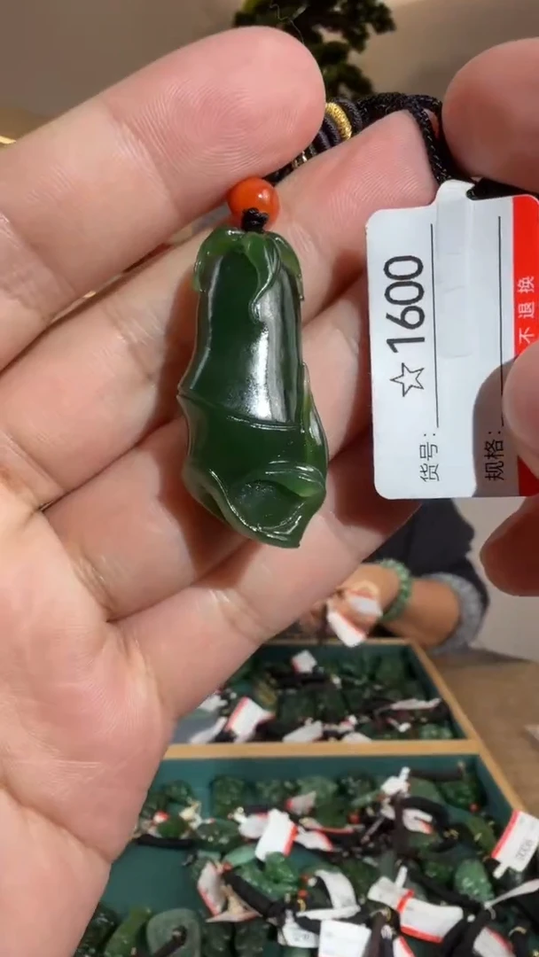 颈饰未镶嵌和田玉1