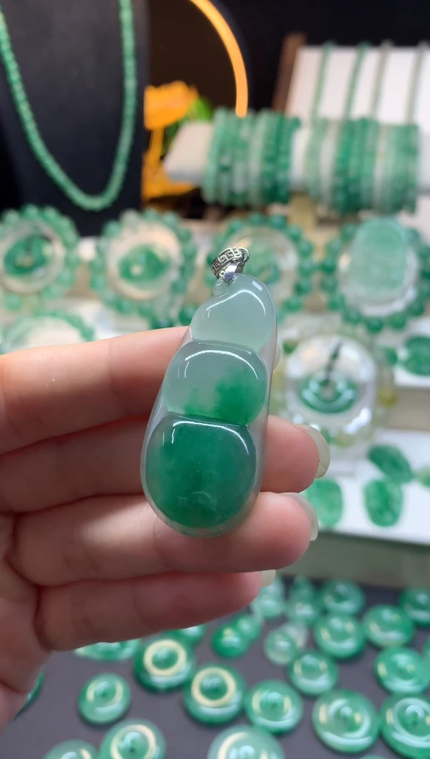 吊坠(不含链)未镶嵌石英质玉（非洲翠）福豆