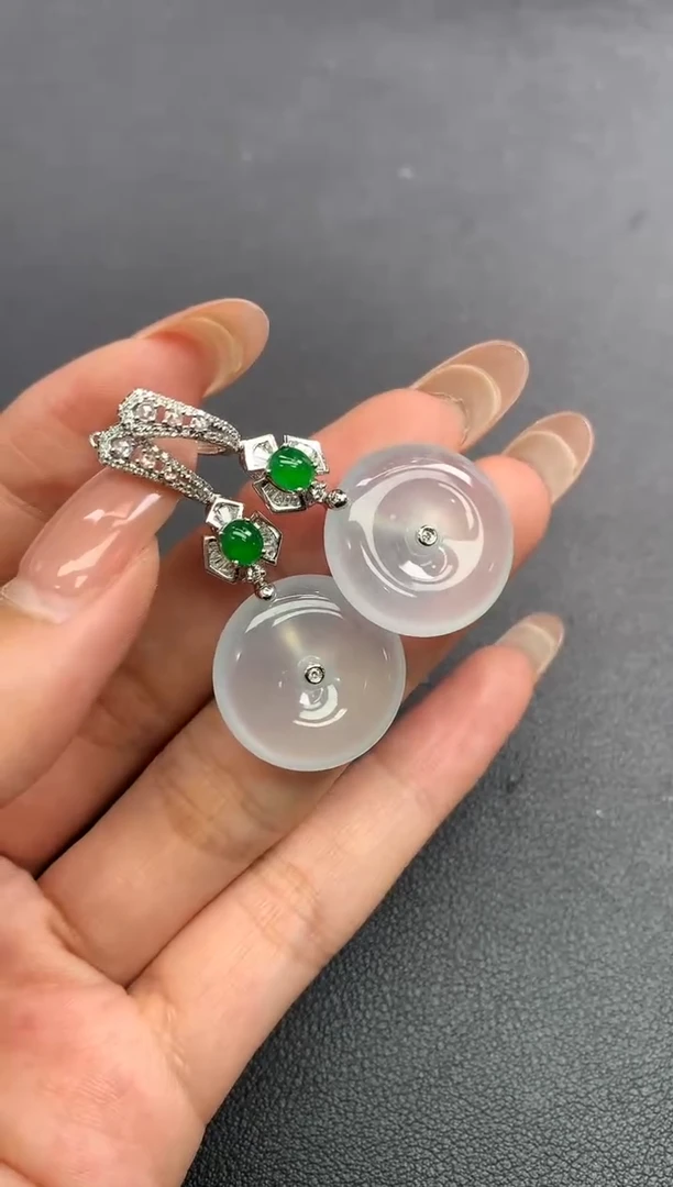 颈饰18K金镶嵌翡翠耳包