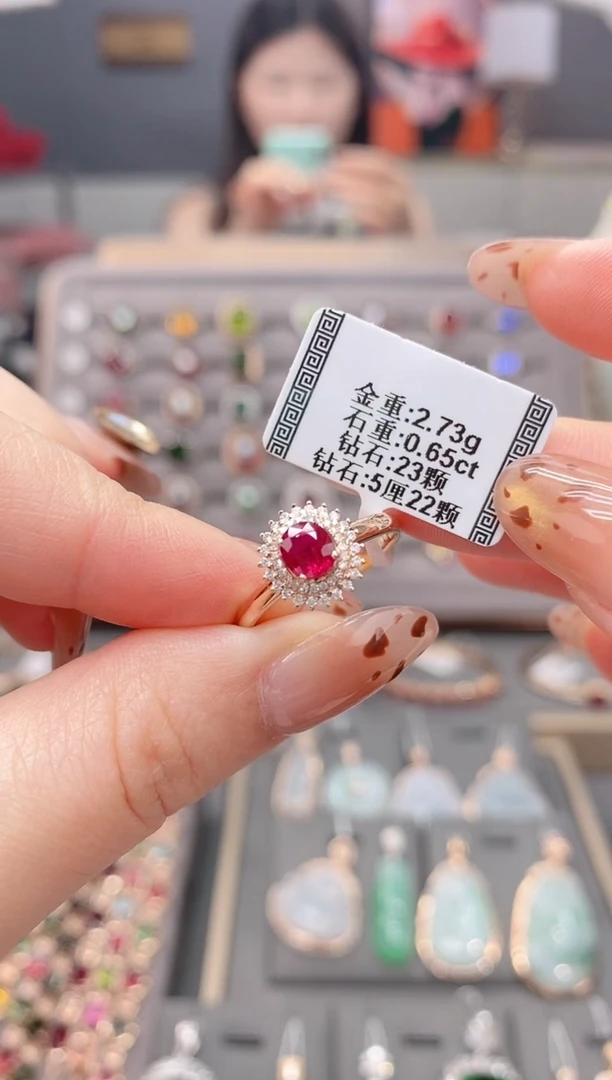 18K金镶嵌戒指红宝石0.65