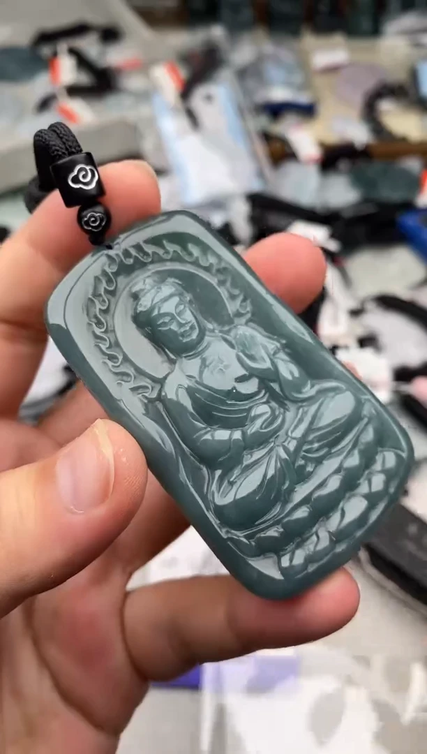 翡翠未镶嵌颈饰 多样性发其一
