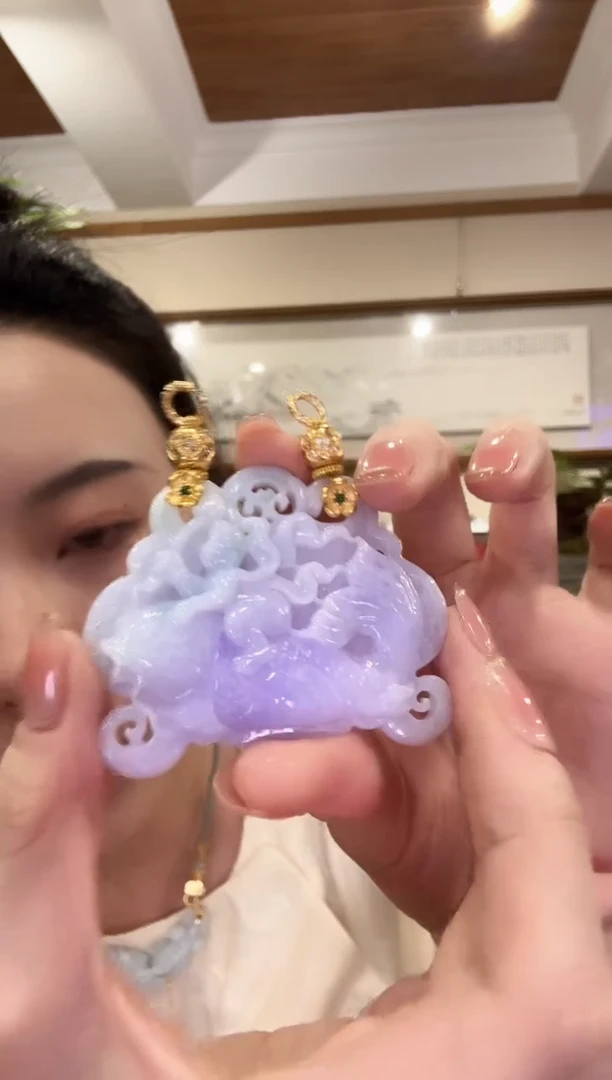 翡翠未镶嵌颈饰国风