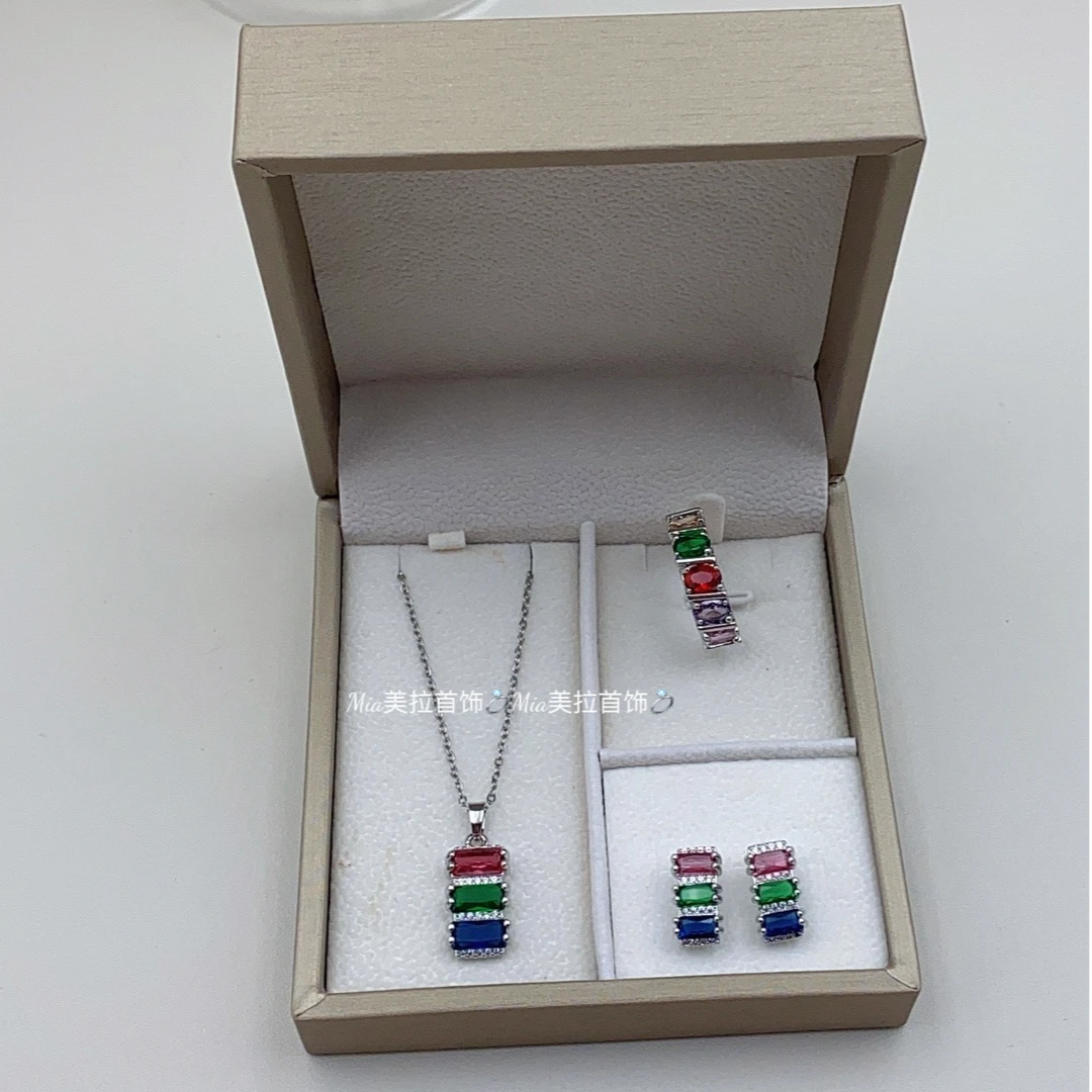 钛钢亚克力项链 三件套小众绿色锁骨链饰品轻奢时尚可爱百搭彩色